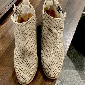 Size 10 Qupid Booties